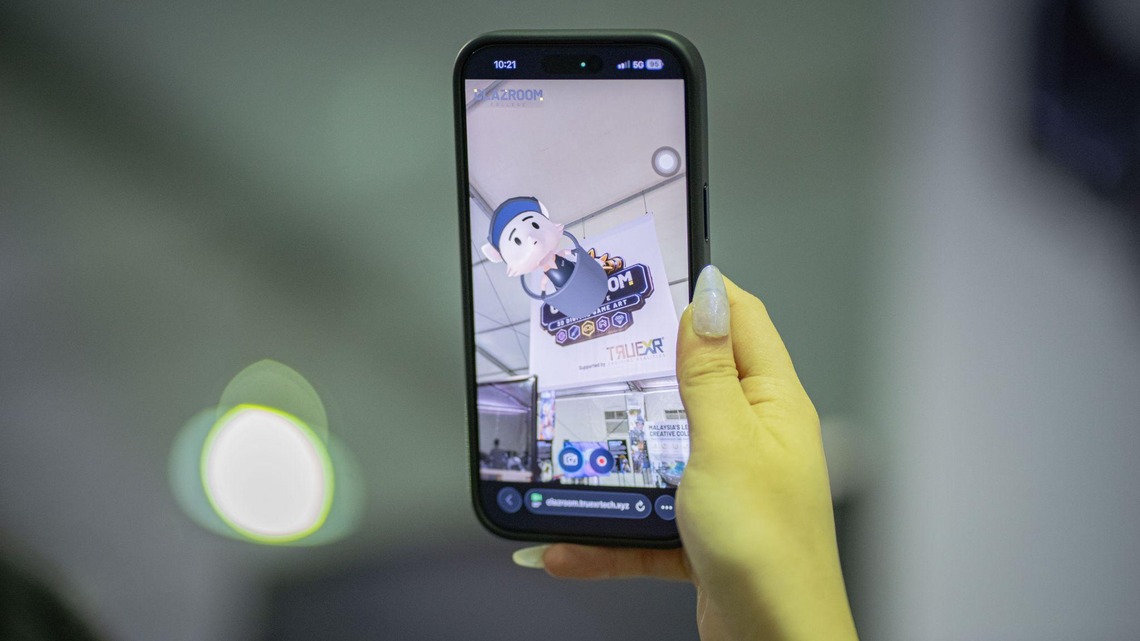 Visitors experienced an Augmented Reality (AR) mobile activation developed by Claz’room College in collaboration with TrueXR, showcasing interactive digital content through immersive 3D visuals.
