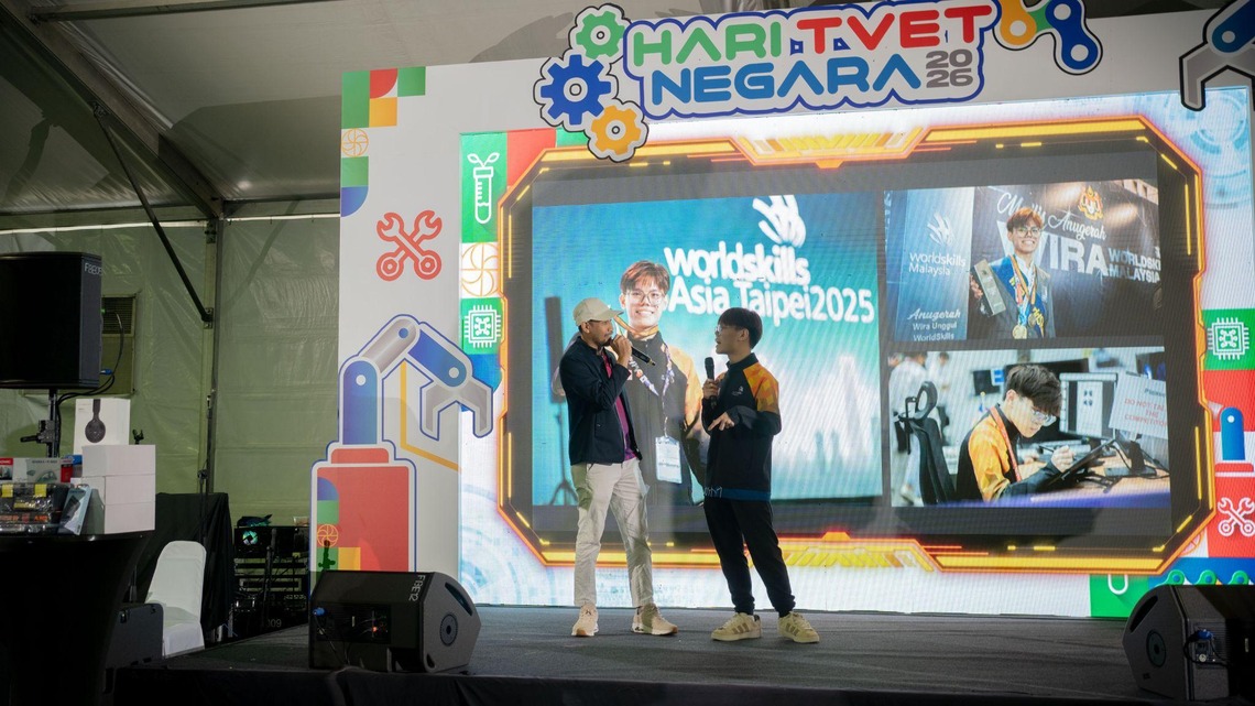 WorldSkills Asia Gold Medallist Lam Kar Chun shared his journey and competition experience, inspiring students to explore future career pathways in 3D Digital Game Art and creative technology.