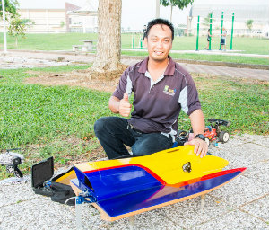 1_Member of the Miri radio Control Club displaying a radio control boat that will be competing in the boat race.jpg