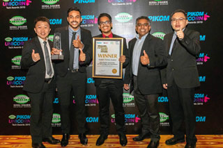 Members of the winning team (2nd from left: Akshey Kumar, Middle: Mohamed Mafaz Mohamed Ahsan) from the Asia Pacific University of Technology & Innovation (APU) with their mentors and the Head of School of Engineering, Assoc. Prof. Dr. Thang Ka Fei (right), Deputy Vice Chancellor cum Chief Innovation Officer of APU, Prof. Dr. Ir. Vinesh Thiruchelvam (2nd from right), team mentor, Dr. Fretty Tan Kheng Suan (left) on the stage of the APICTA Awards 2019 Ceremony.
