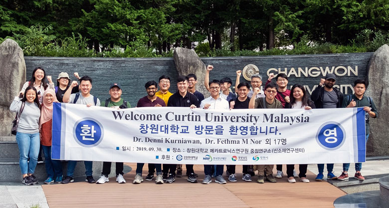 The group posing for group photo at Changwon National University