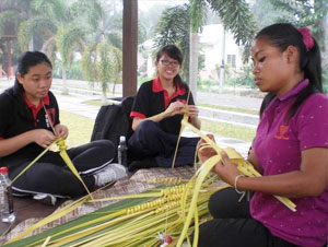 KDU PRE-UNIVERSITY STUDENTS TAKES LIFE AND CULTURE LESSONS FROM THE MAH MERI TRIBE Pic 2
