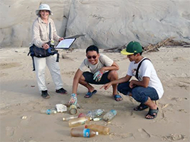Curtin applied geology students conduct research while cleaning up ‘Fossil Beach’ - StudyMalaysia.com