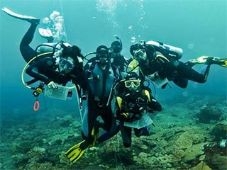 Three from Curtin Sarawak get EcoDiver certification Pic 1