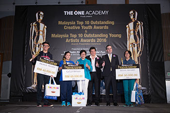 Young Talents Rewarded at Malaysia Top 10 Outstanding Young Artists Awards 2016!