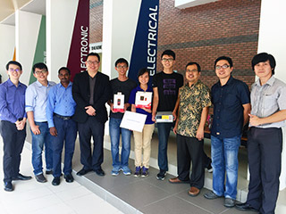 The team proudly sharing their prize with the Faculty Dean and lecturers.