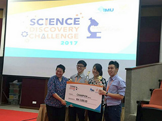 Caption: Champions of the IMU Science Discovery Challenge 2017 – (from second on the left to right) Teo Jin Yeet, Cheong Ruoh Wen and Tan Wei Hao
