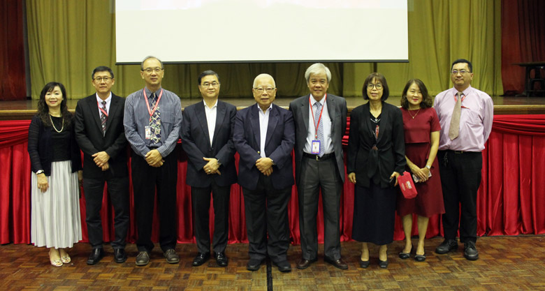 Top Management of  First City UC, from left: Ms Wendy Wong from Quality Assurance Department, Mr Lye Boon Han, Registrar of First City UC, Mr Chio Mook Kim, Deputy Head of Faculty of Engineering & Computing Department, Director of First City UC, Tan Sri Teo Chiang Liang, Ir Rocky Wong from Board of Engineers Malaysia, Professor Dr. Mak Chai, Vice Chancellor of First City UC, Ms Yeong Yin Cheng, Chief Operating Officer of First City UC, Head of Faculty of Engineering & Computing, Assoc. Dr. Christine Lee and Mr Koong Kok Leong, faculty staff of First City UC.