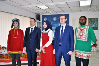 During their visit, the students from different cultural backgrounds had the opportunity to try on traditional Russian folk costumes as well. (second from left: Alexander V. Antipov, First Secretary, second from right: and Maxim A. Salnikov, Second Secretary, Press-Attaché)