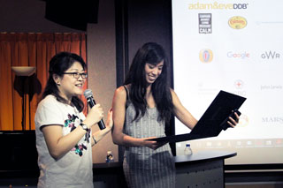 Nadine received a token of appreciation from Debbie Chin, Deputy Head of Advertising & Graphic Design at The One Academy.