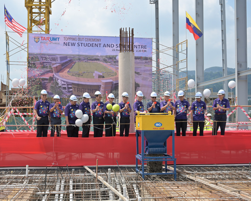 TAR UMT Celebrates Topping Out Ceremony of New Student and SME Centre - StudyMalaysia.com